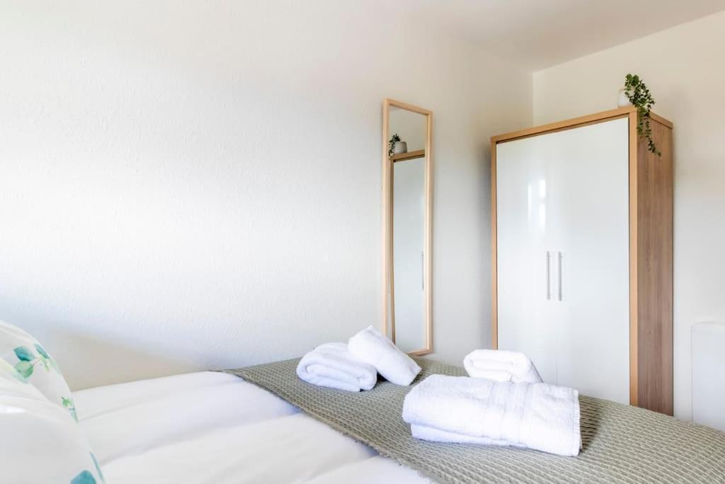 Panoramic Sea View Apartment Sleeps 4-Free Parking Bournemouth Exterior foto