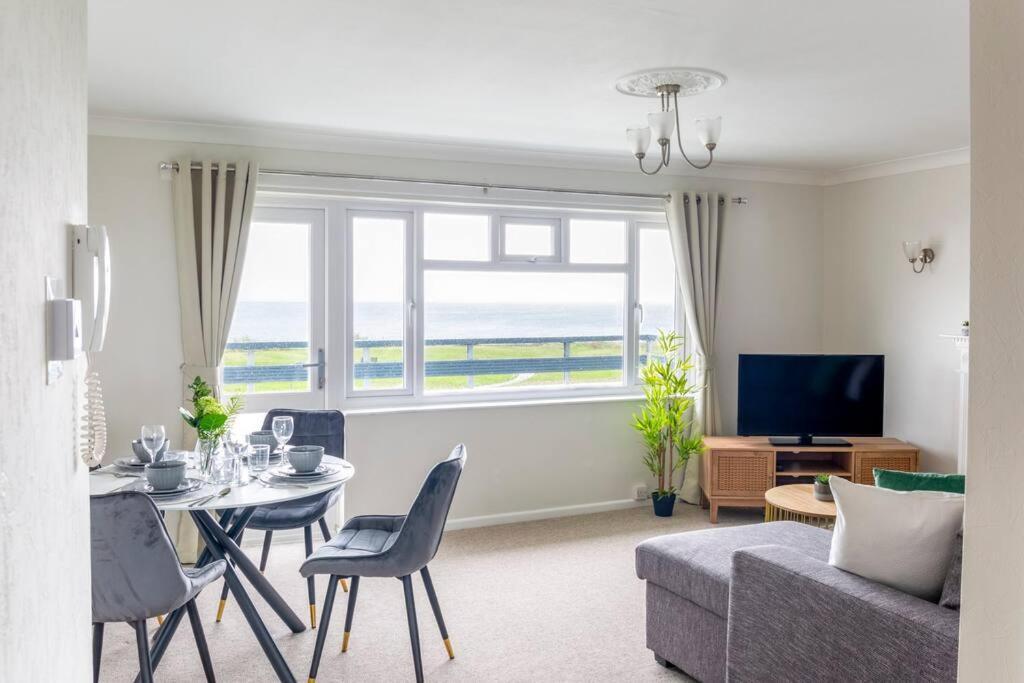 Panoramic Sea View Apartment Sleeps 4-Free Parking Bournemouth Exterior foto